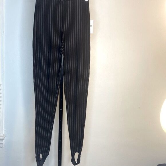 NEW…Black/White pin striped stirrup leggings size S (small) from Forever21 - Picture 1 of 2